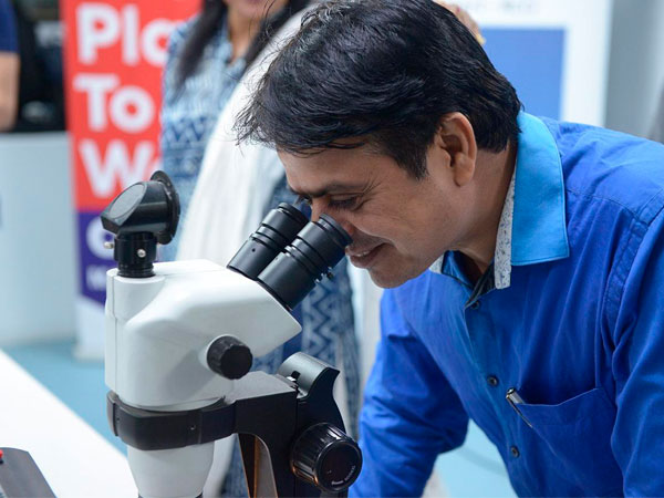Microscope